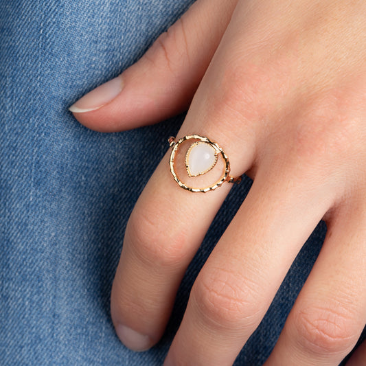 Lua - Bague en Plaqué Or et Pierre de Lune - Yasmeen Jewelry