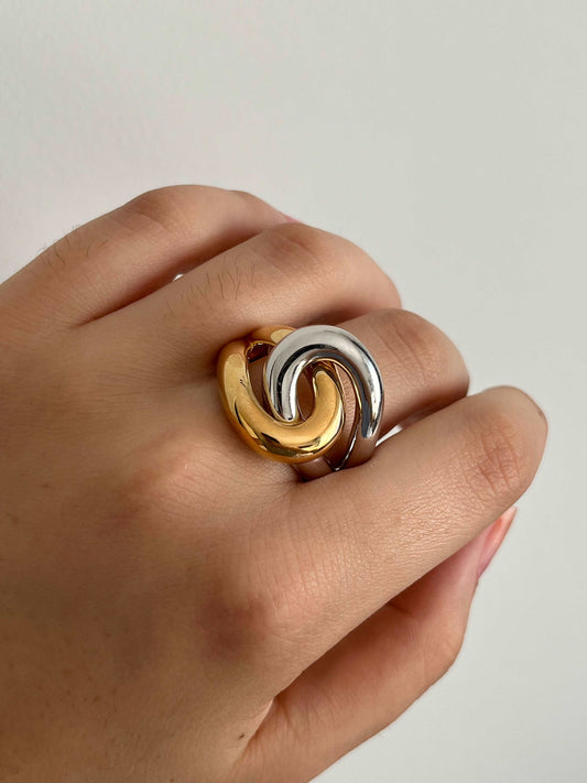 Line - Bague entrelacée bicolore en Plaqué Or - Yasmeen Jewelry