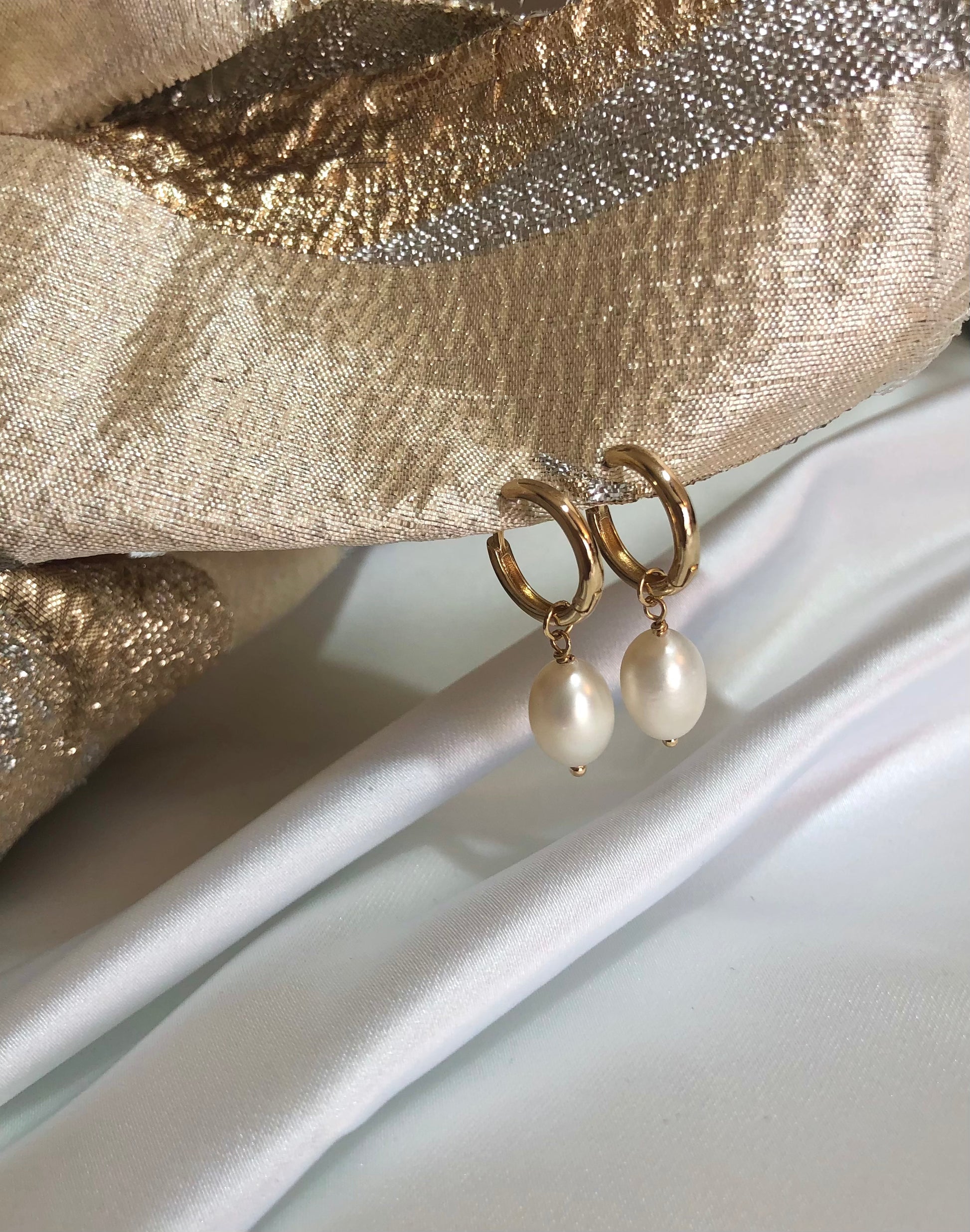Eeva - Boucles d'oreilles en Plaqué Or et Perle de Culture - Yasmeen Jewelry