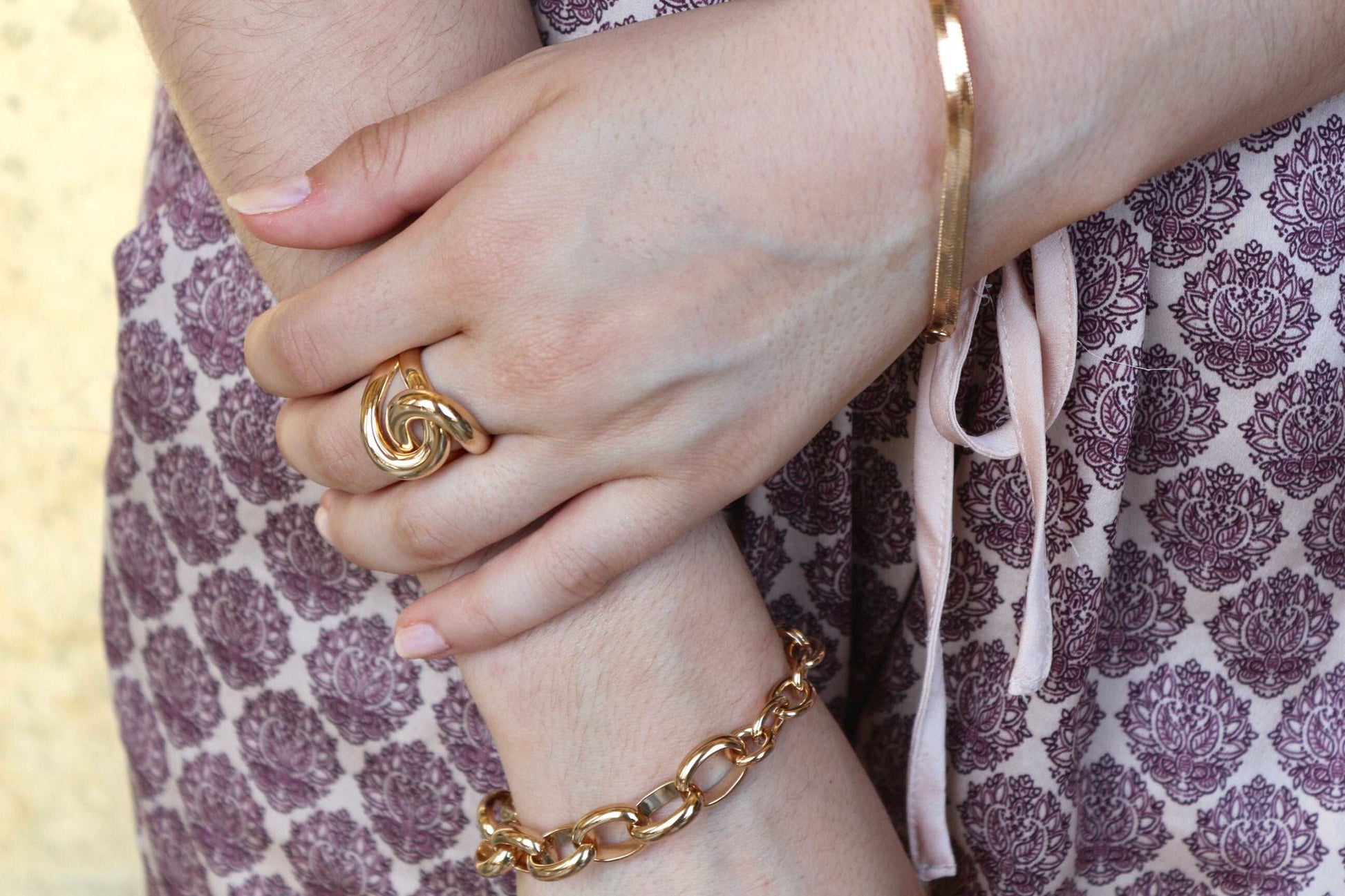 Line - Bague entrelacée en Plaqué Or - Yasmeen Jewelry